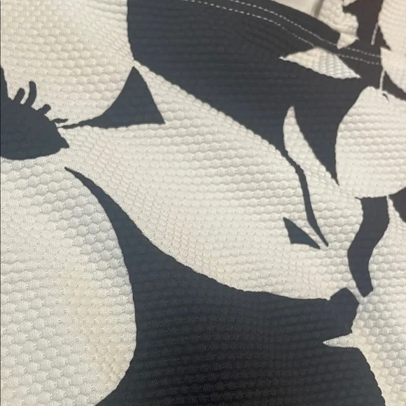 Black & White One Piece w Cut Out - Picture 9 of 10